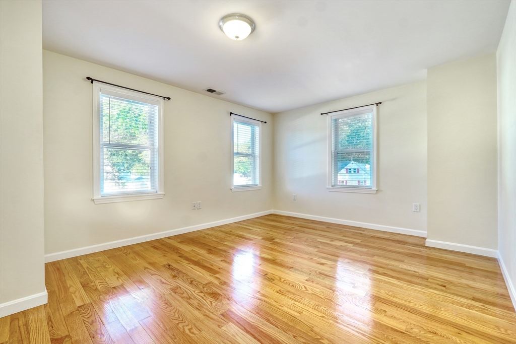 87 Riverbank Rd