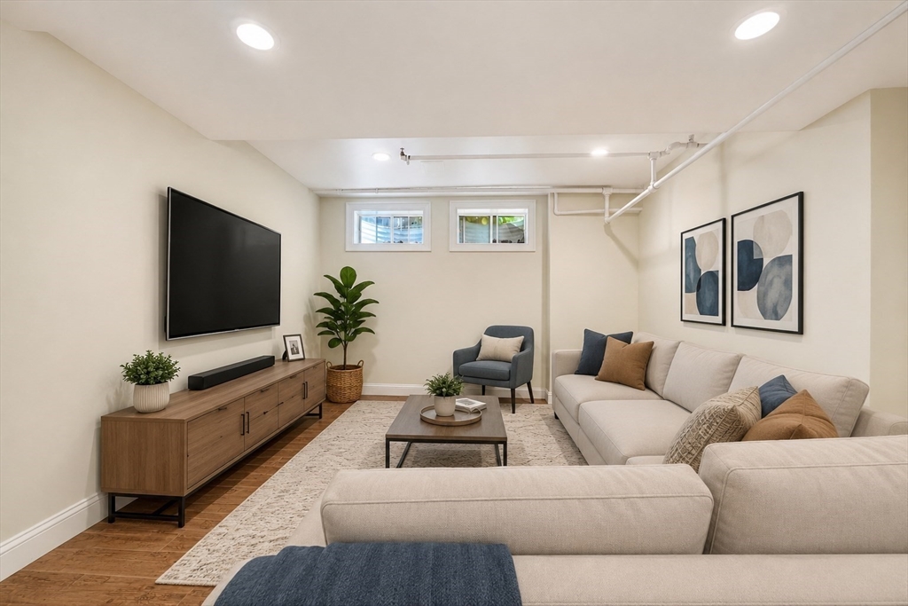 201 Main St # 21