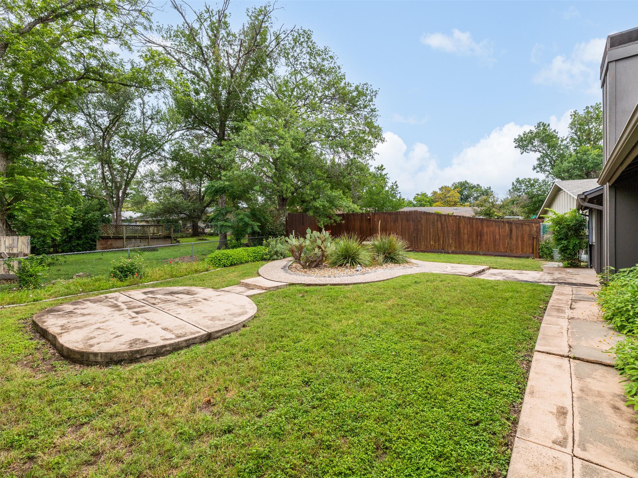7001 Watchwood DR
