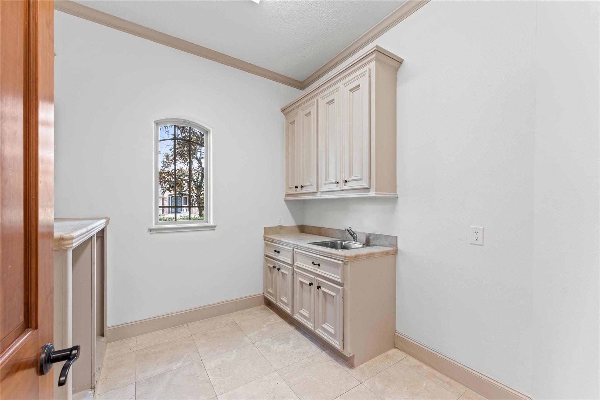 6623 Green Gable Manor