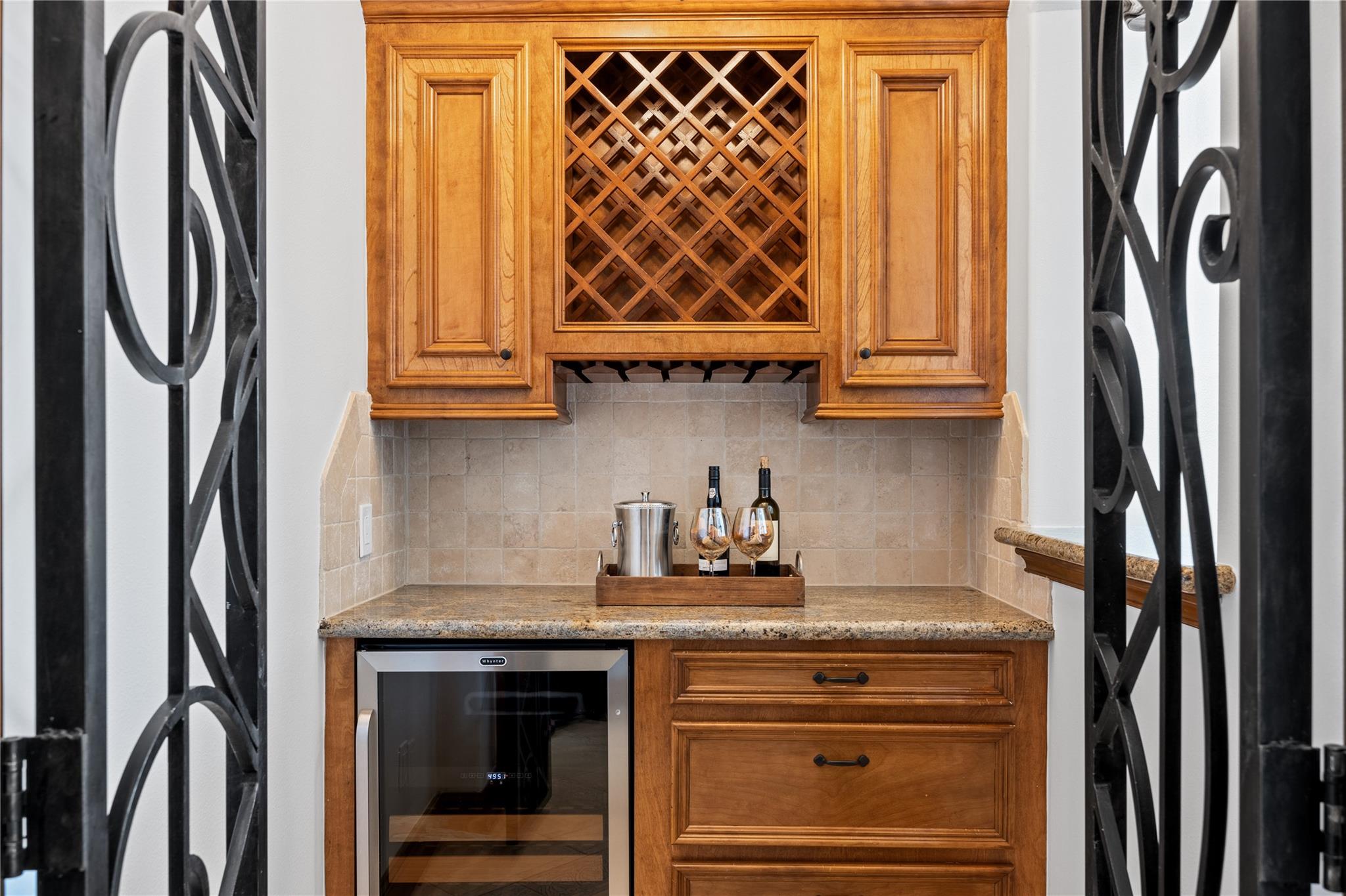 6623 Green Gable Manor