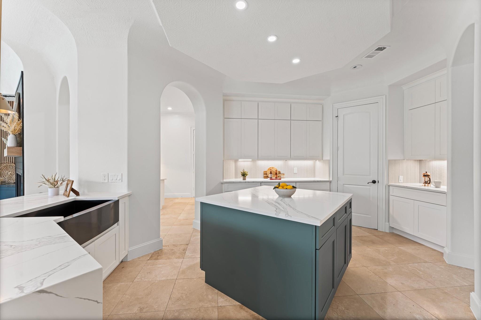 6623 Green Gable Manor