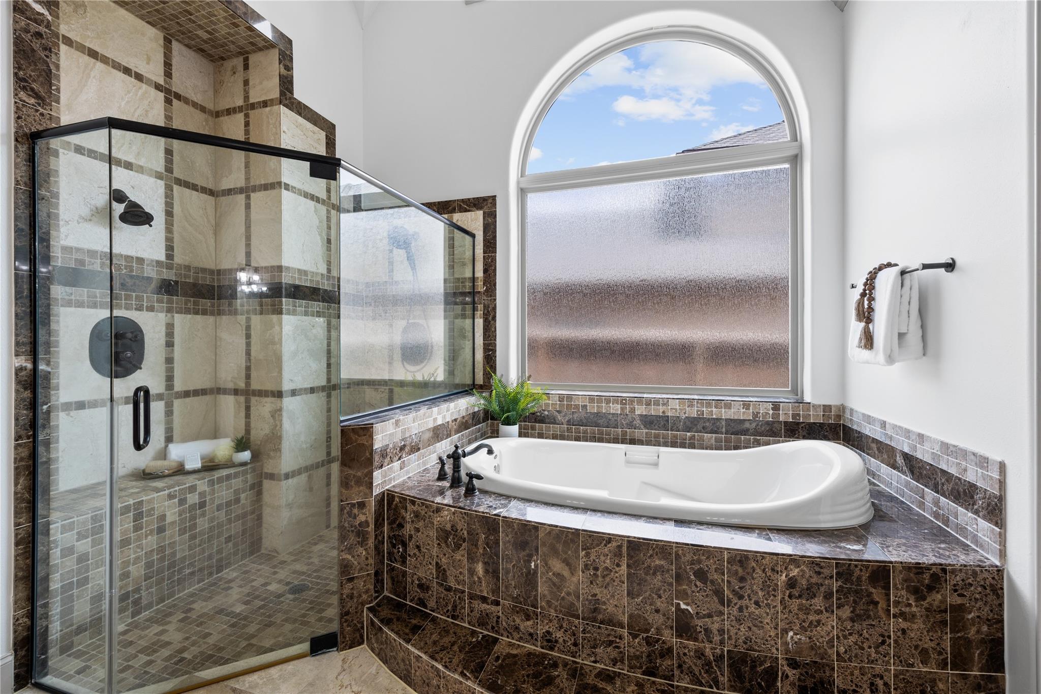 6623 Green Gable Manor