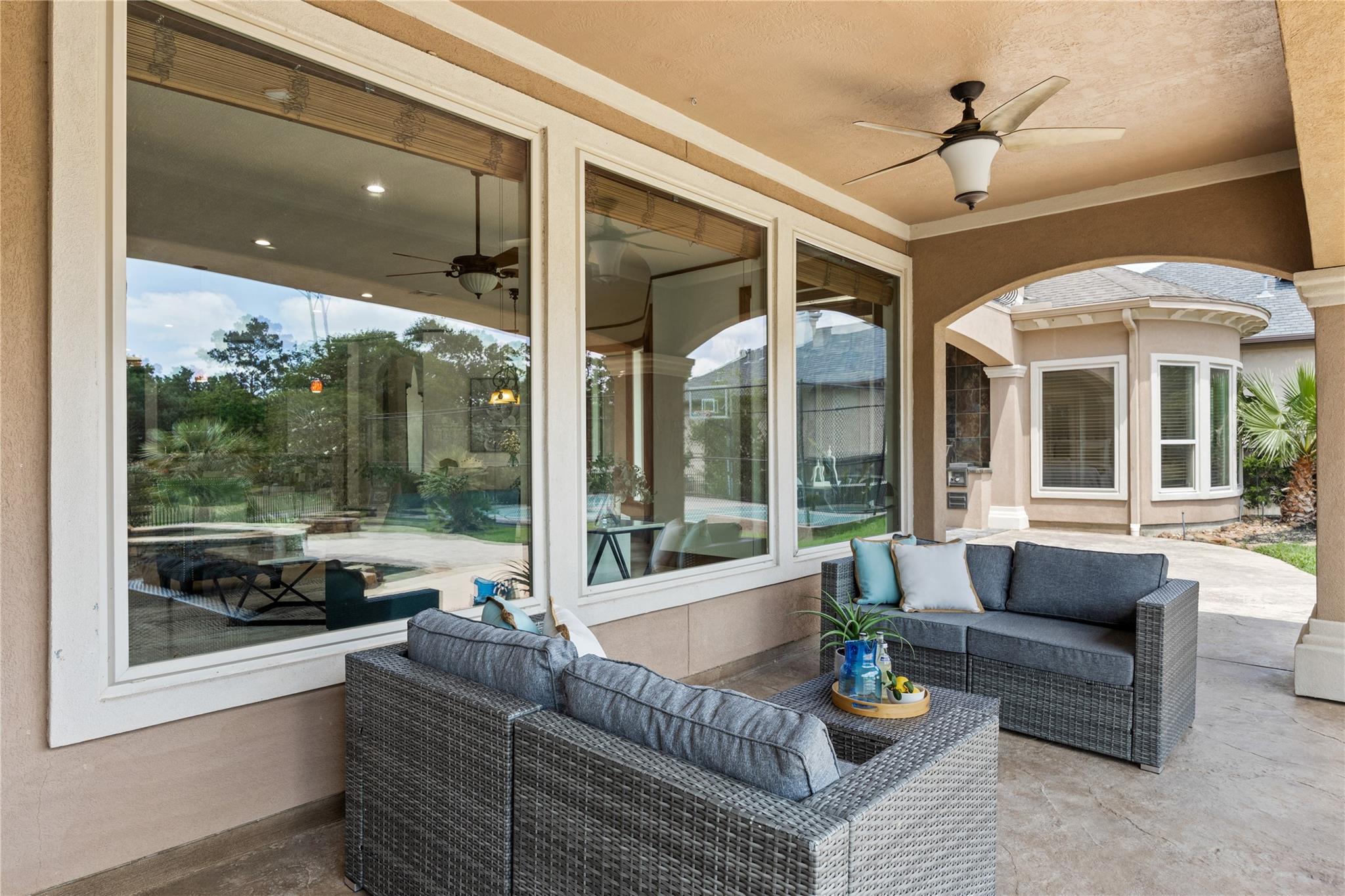 6623 Green Gable Manor