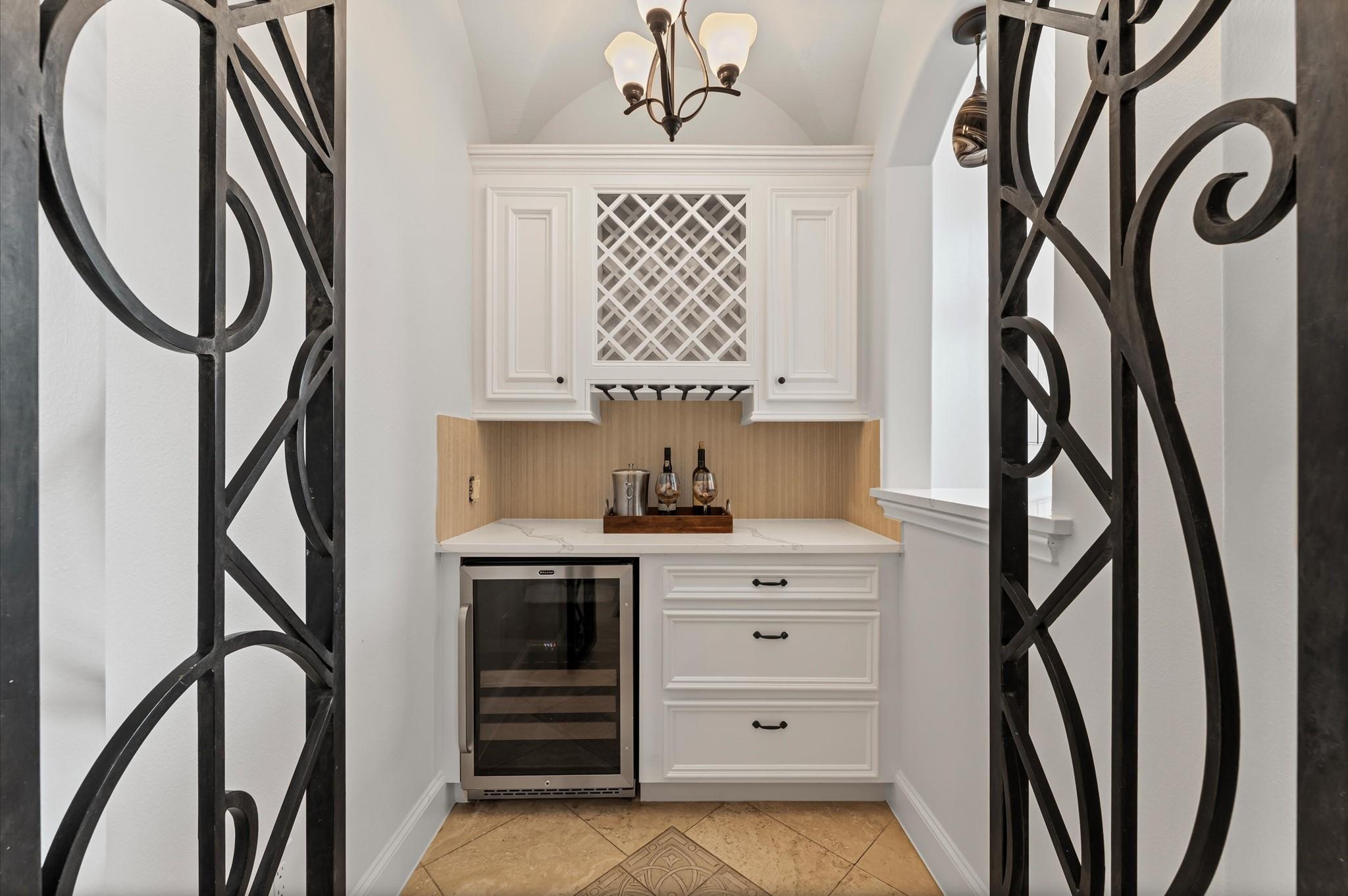 6623 Green Gable Manor