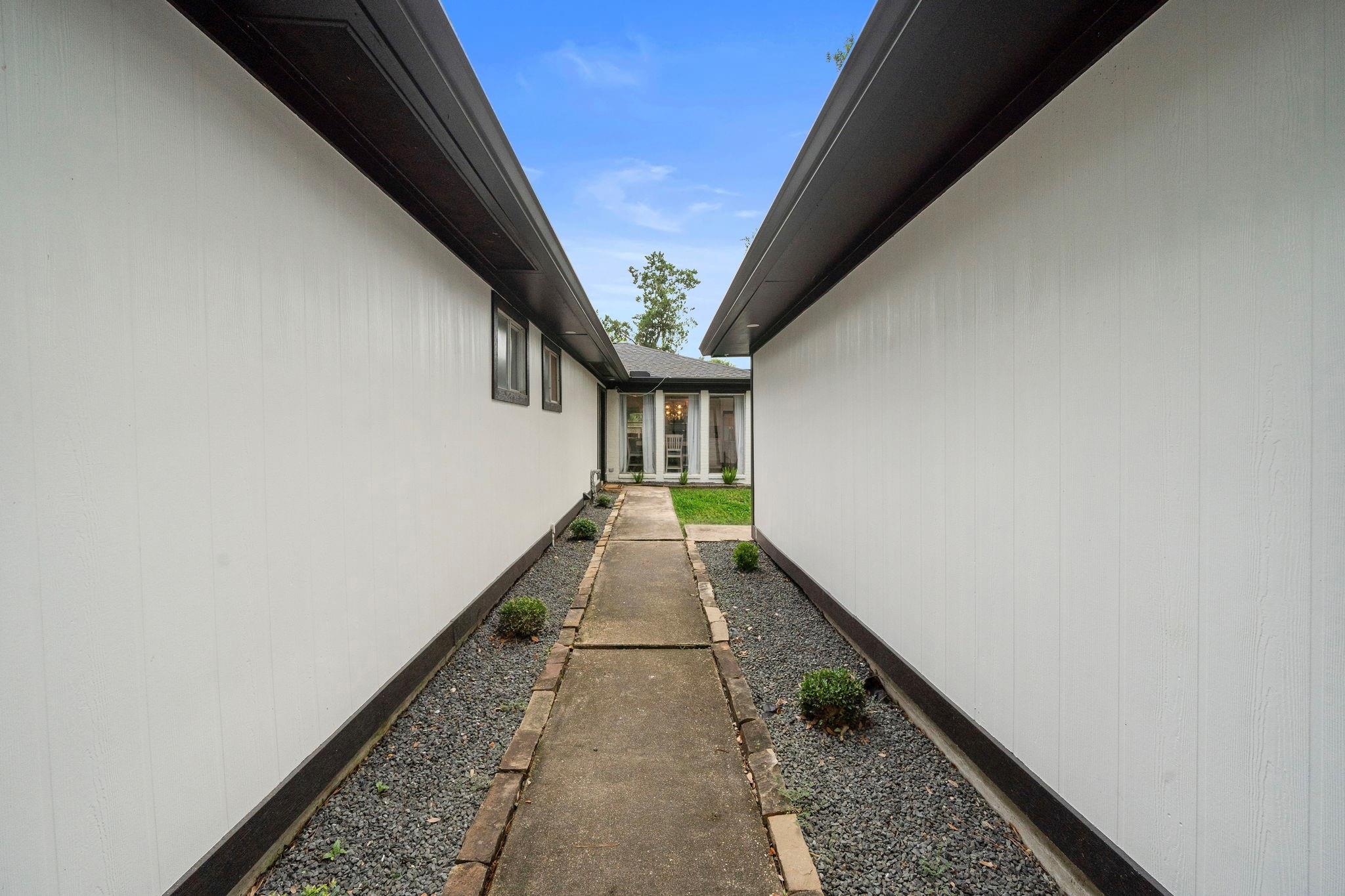 505 Williamsburg Circle