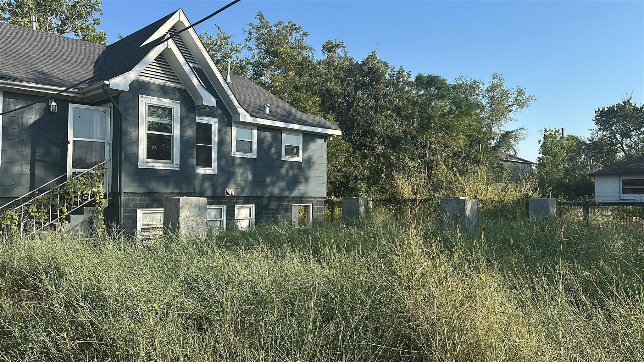 611 Mathis Street