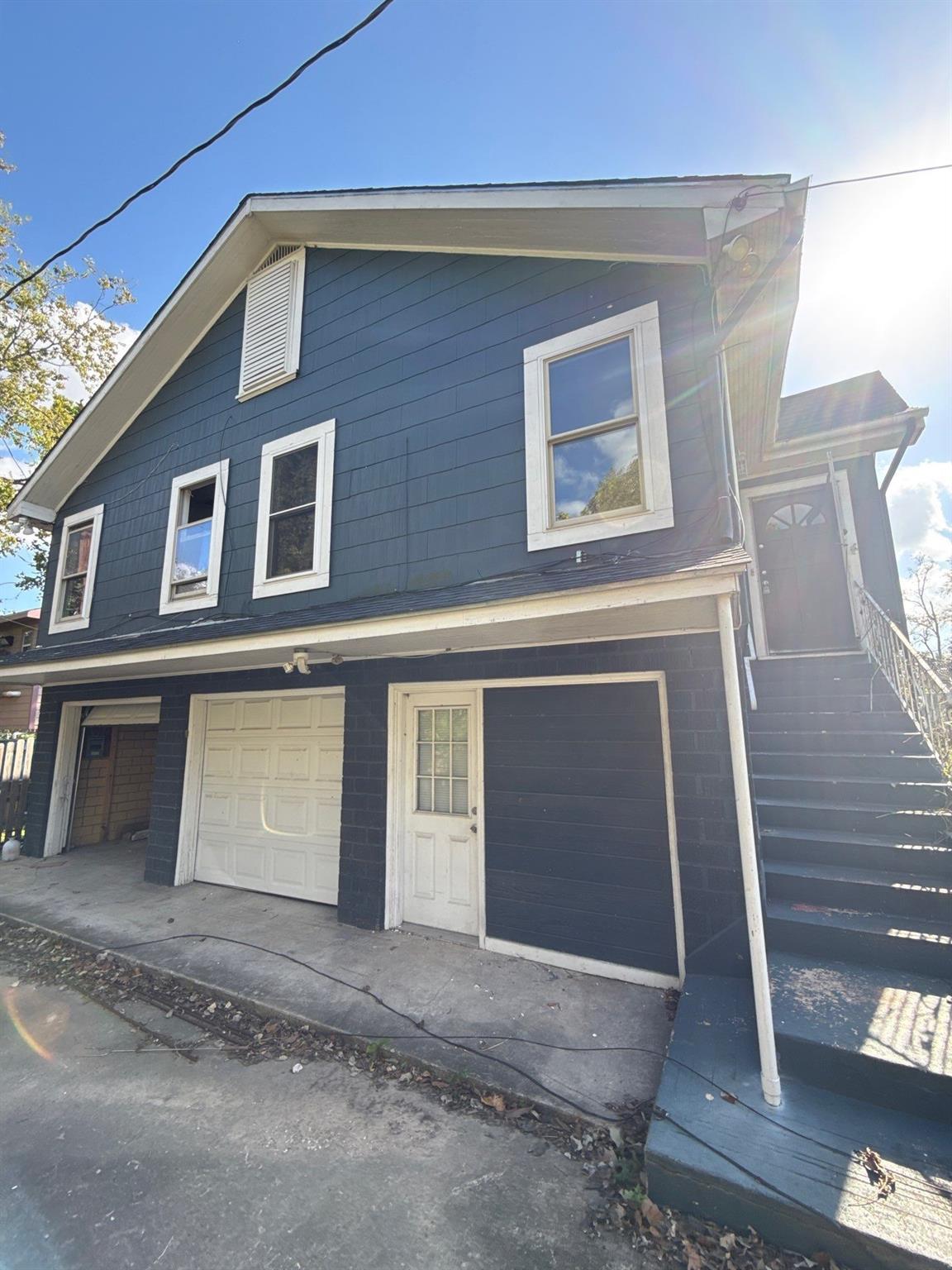 611 Mathis Street