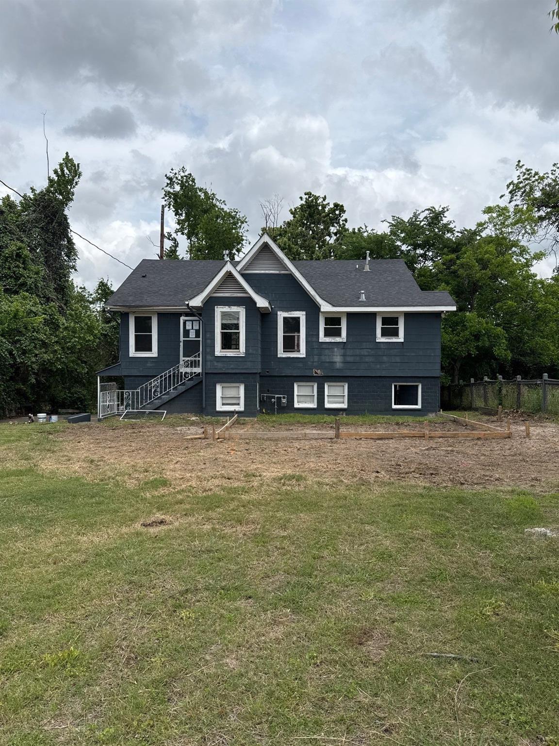 611 Mathis Street