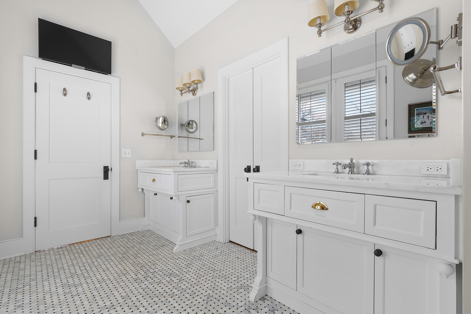 340 E Scranton Avenue