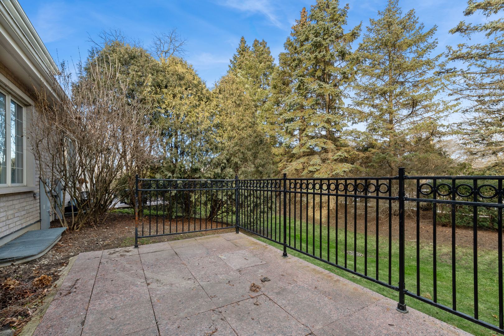 1112 Pine Oaks Circle