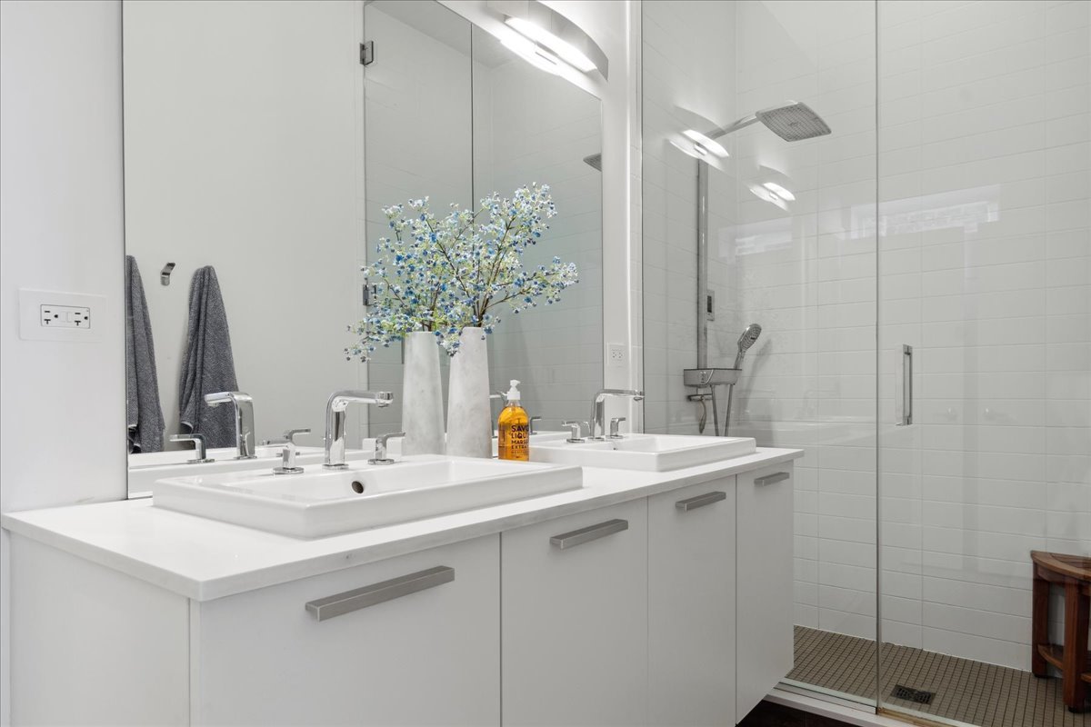 900 N Hoyne Avenue Unit: 2N