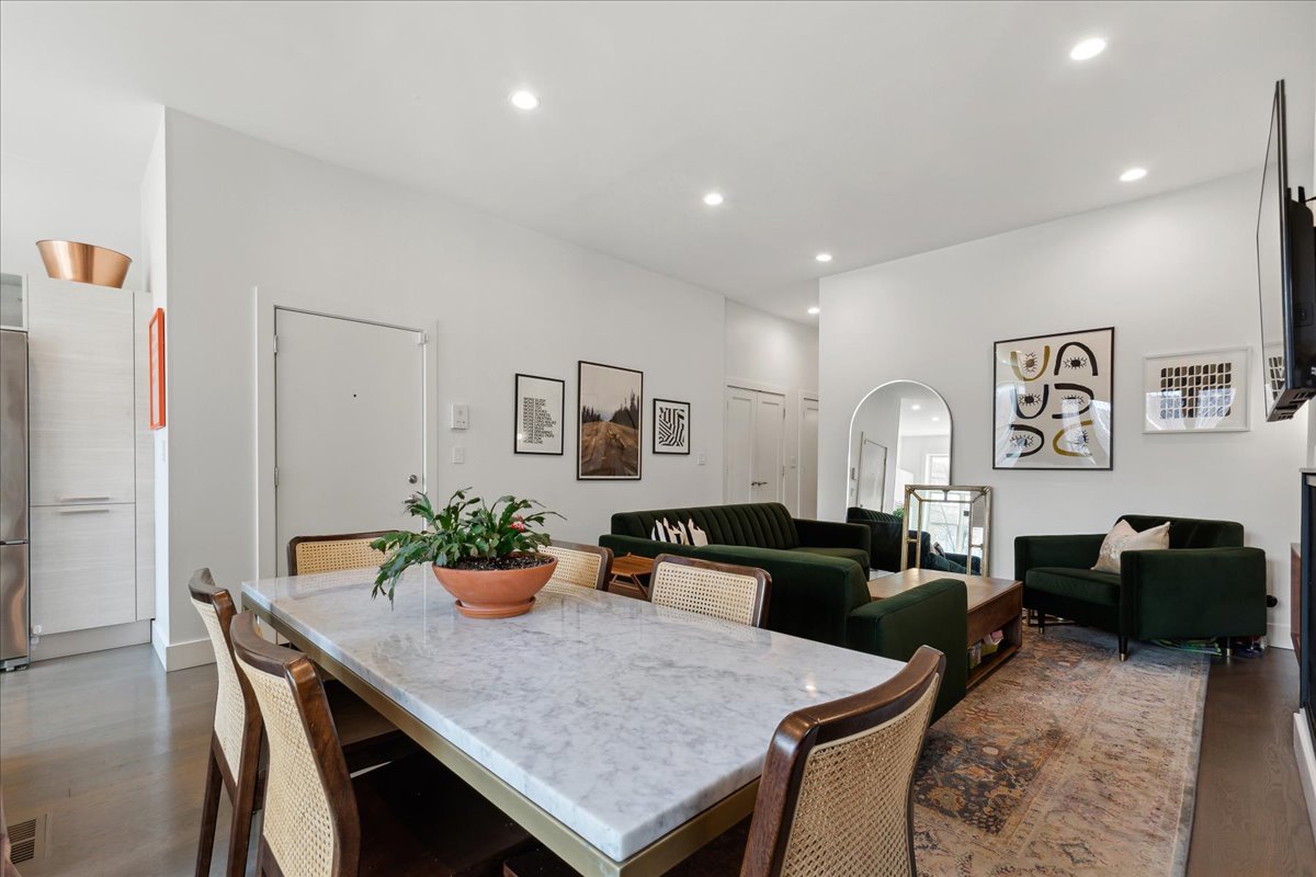 900 N Hoyne Avenue Unit: 2N