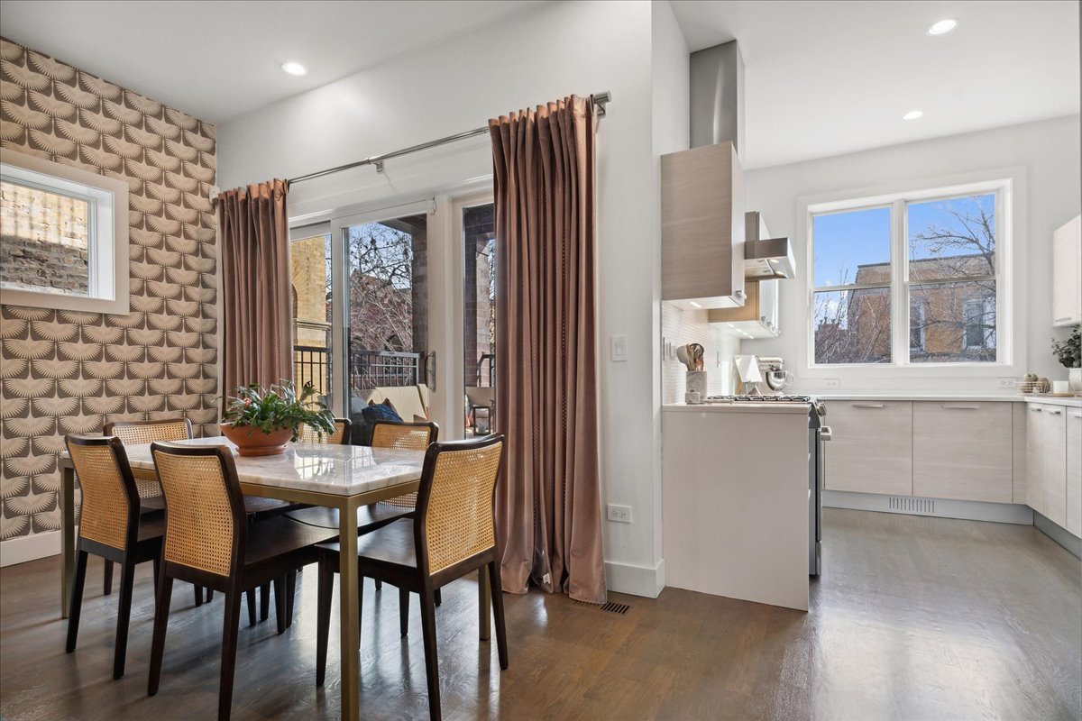 900 N Hoyne Avenue Unit: 2N