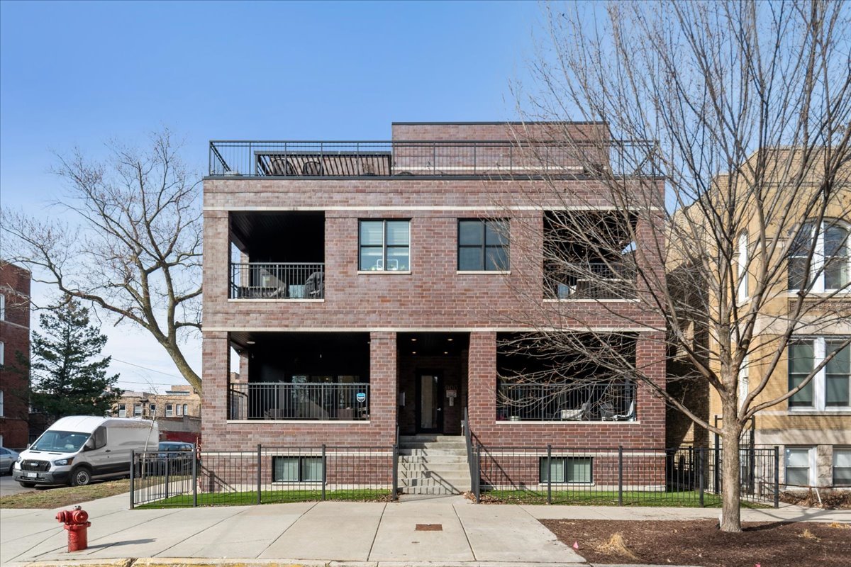 900 N Hoyne Avenue Unit: 2N