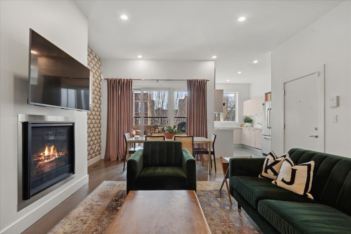 900 N Hoyne Avenue Unit: 2N
