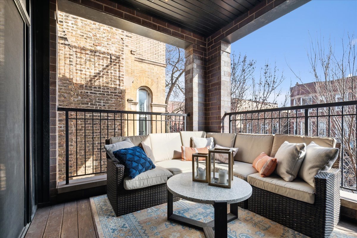 900 N Hoyne Avenue Unit: 2N
