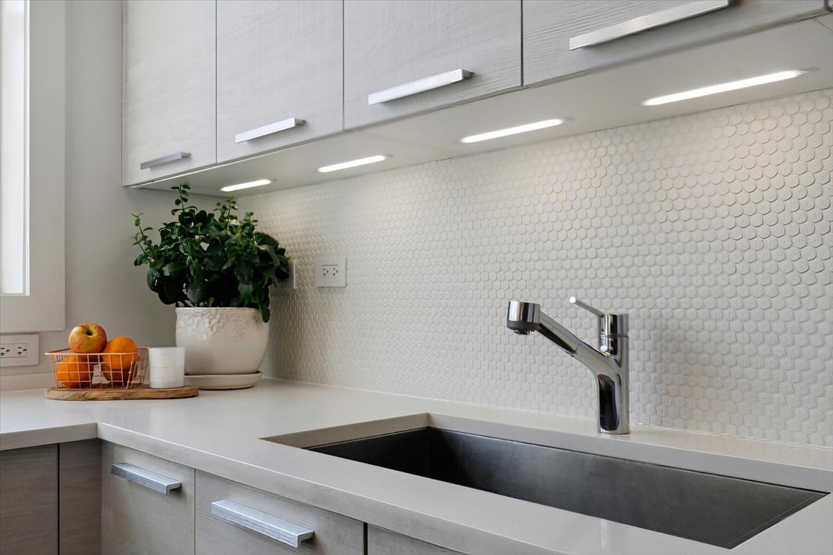 900 N Hoyne Avenue Unit: 2N