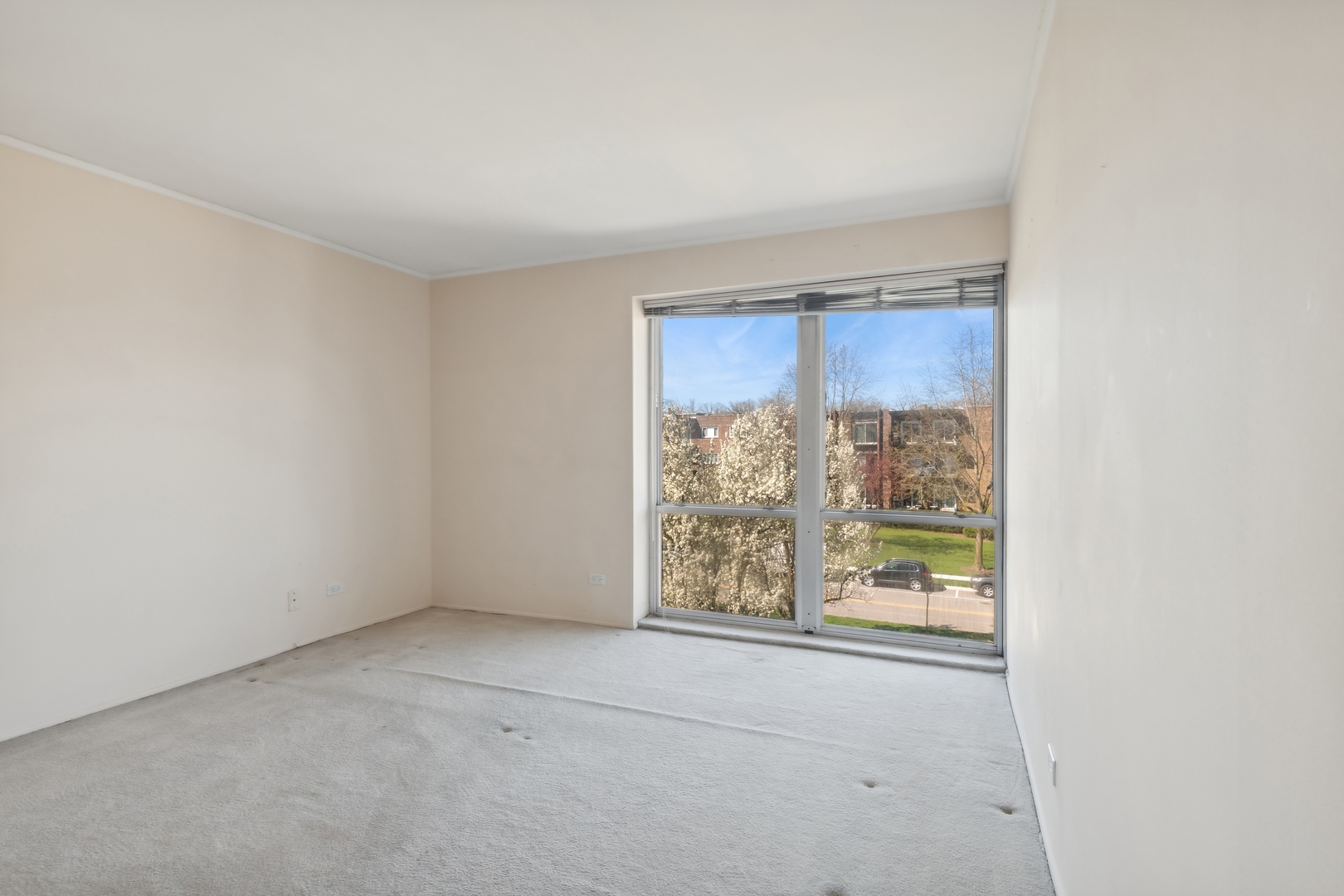 1301 N Western Avenue Unit: 320