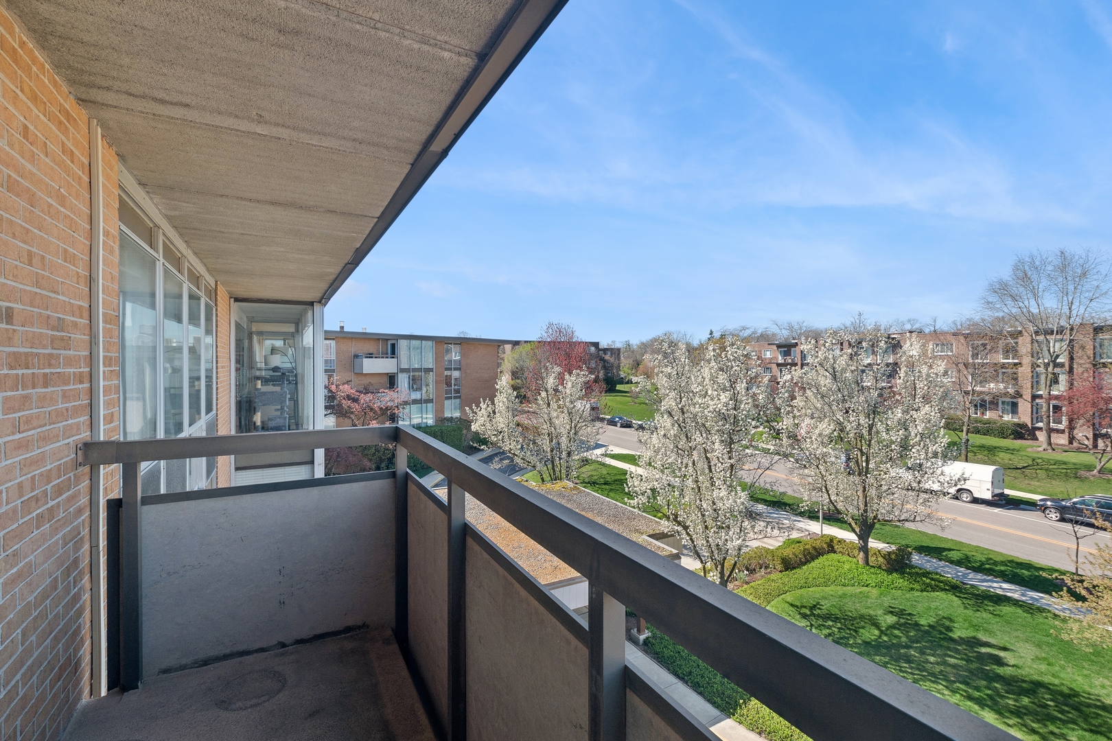 1301 N Western Avenue Unit: 320