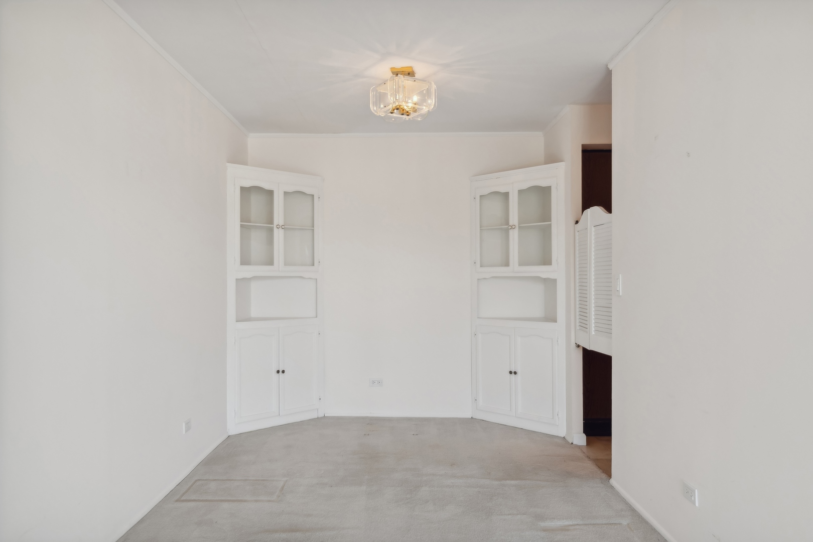 1301 N Western Avenue Unit: 320