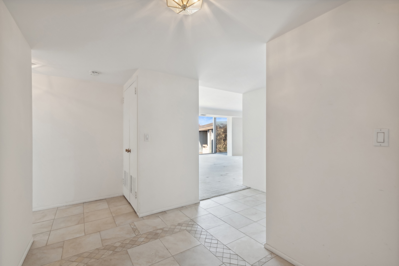 1301 N Western Avenue Unit: 320