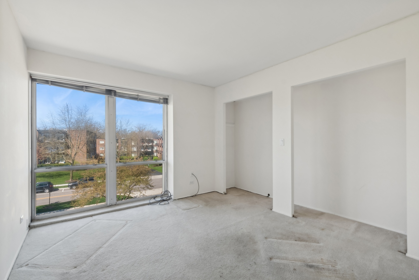 1301 N Western Avenue Unit: 320