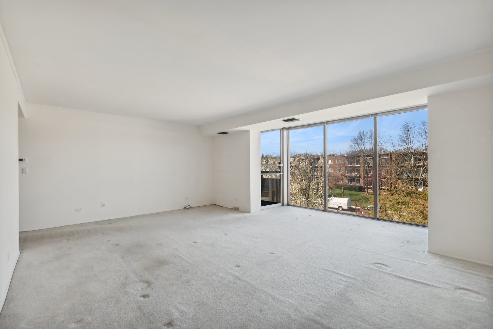 1301 N Western Avenue Unit: 320
