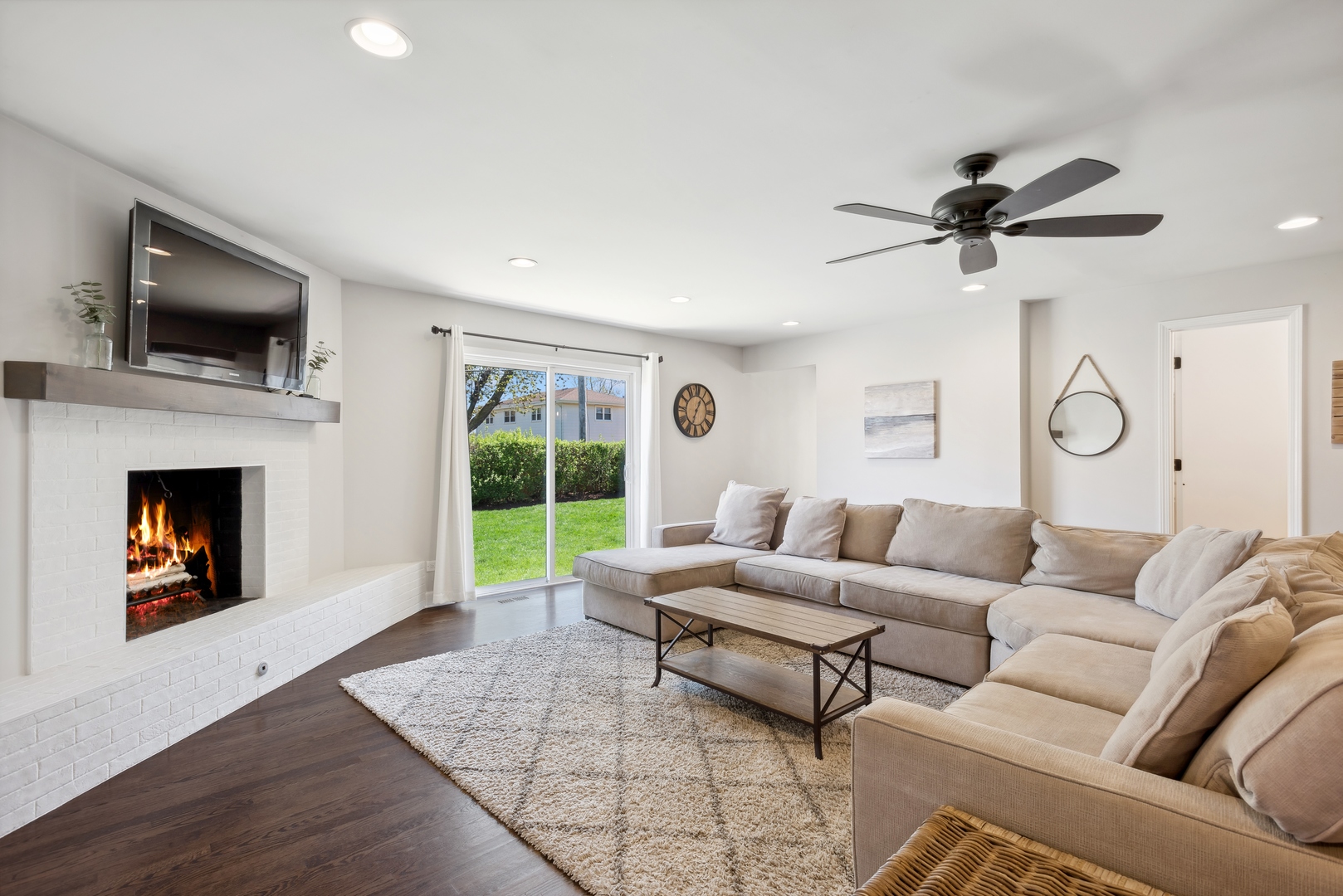 851 S Hillcrest Avenue