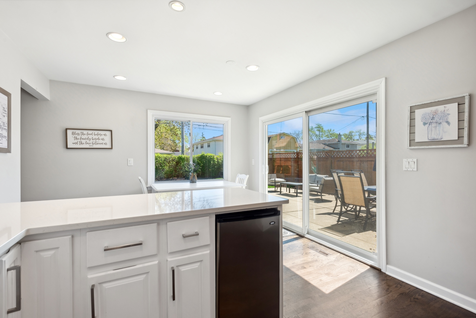 851 S Hillcrest Avenue