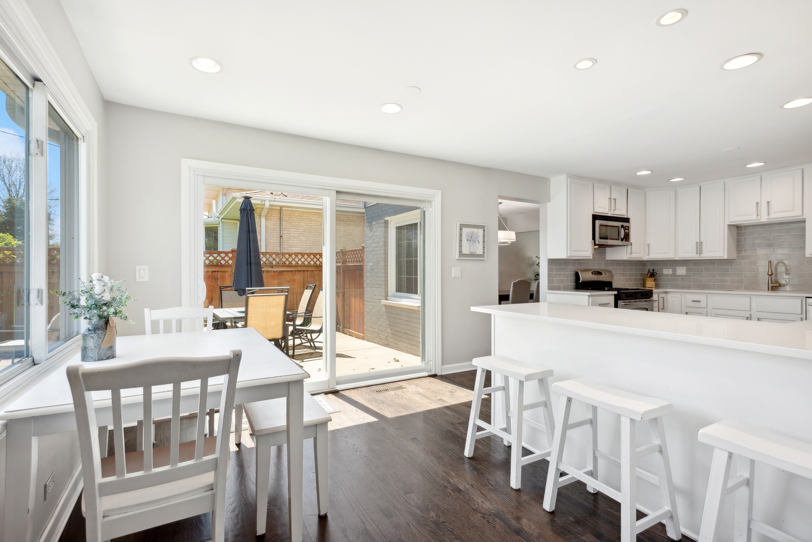 851 S Hillcrest Avenue