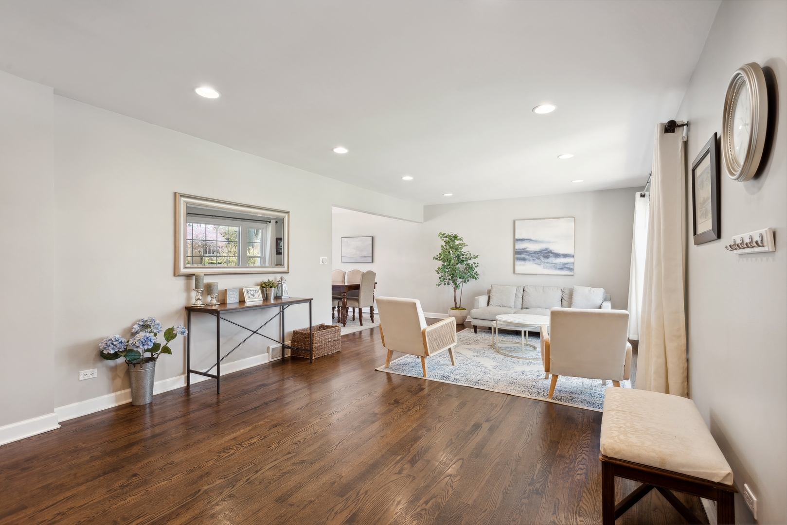 851 S Hillcrest Avenue