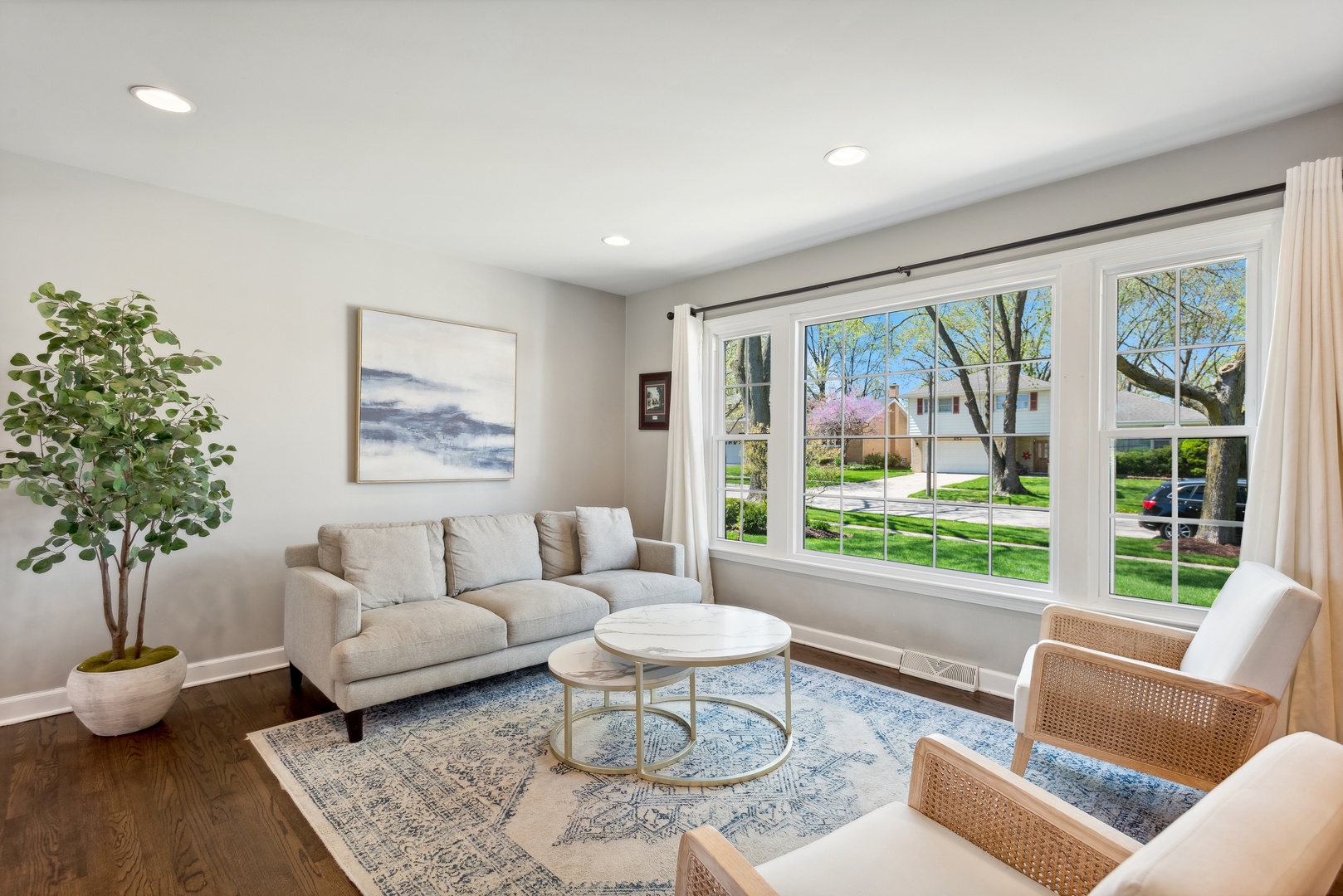 851 S Hillcrest Avenue