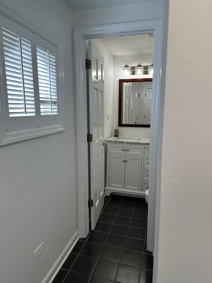15 E North Avenue Unit: 2