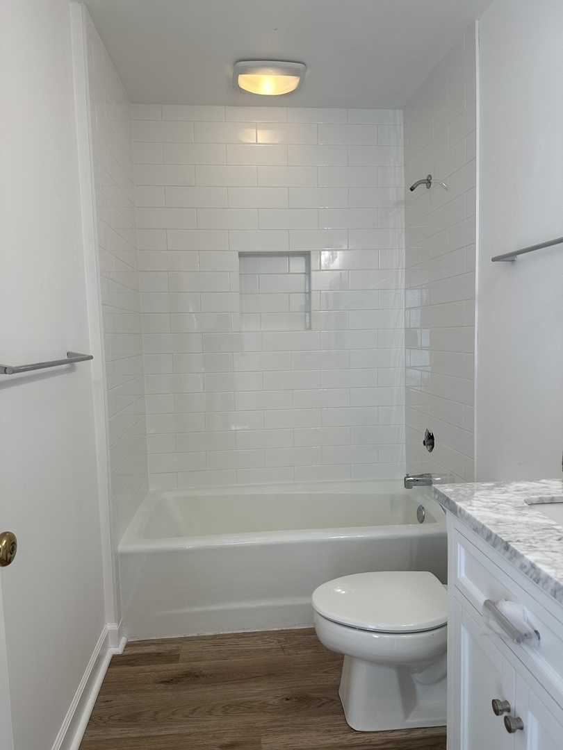 15 E North Avenue Unit: 2