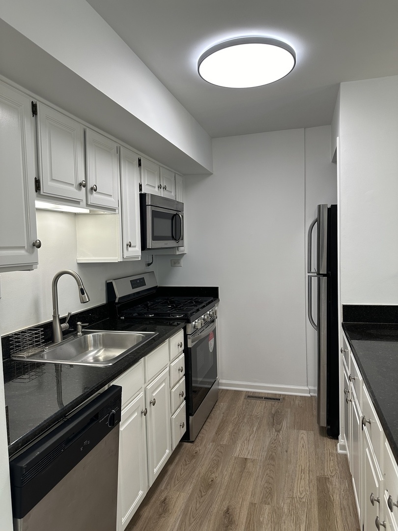 15 E North Avenue Unit: 2