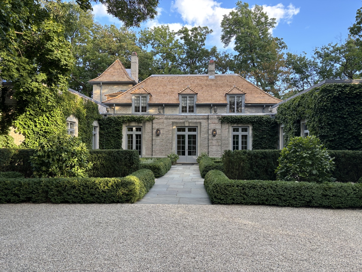 131 Moffett Road