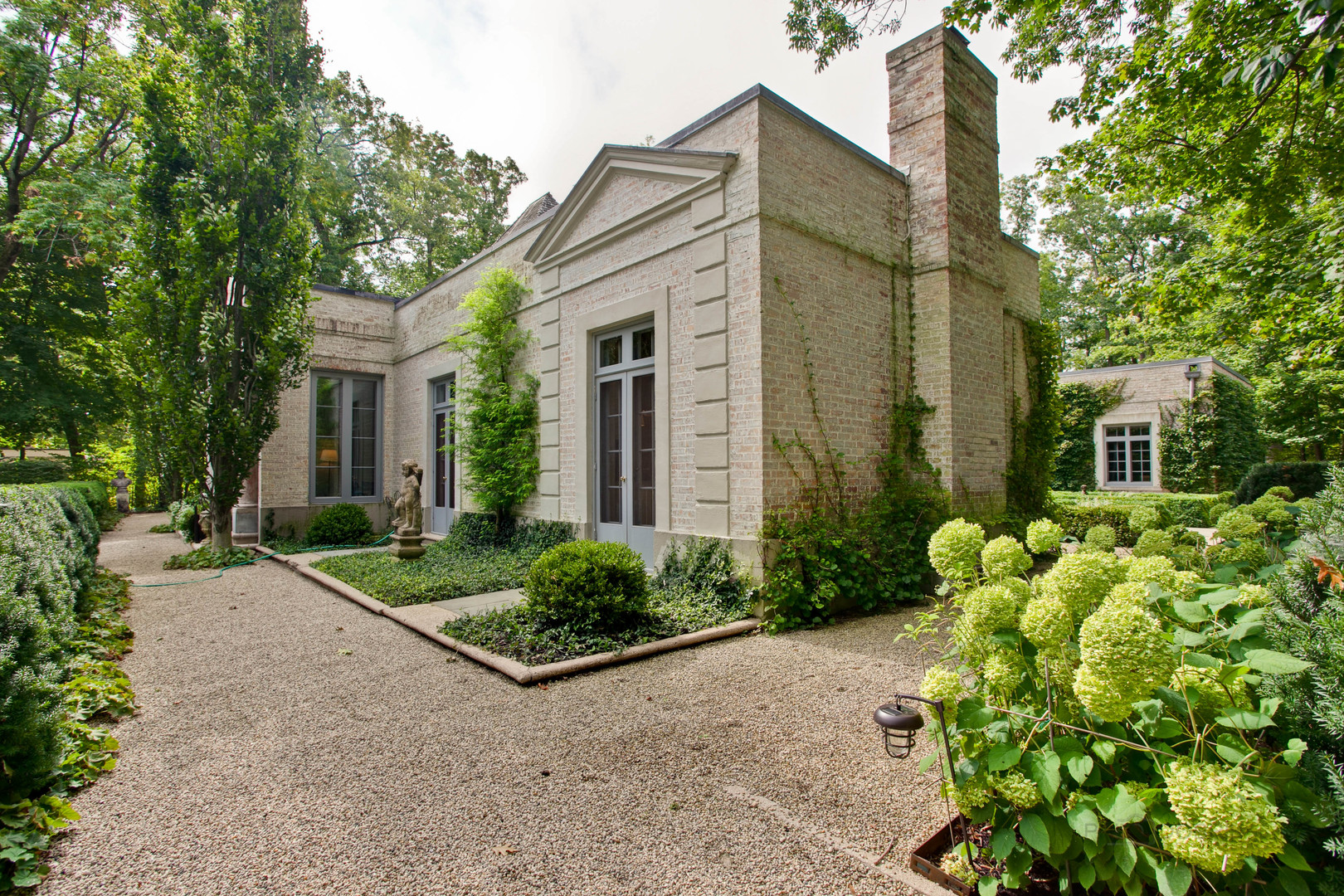 131 Moffett Road