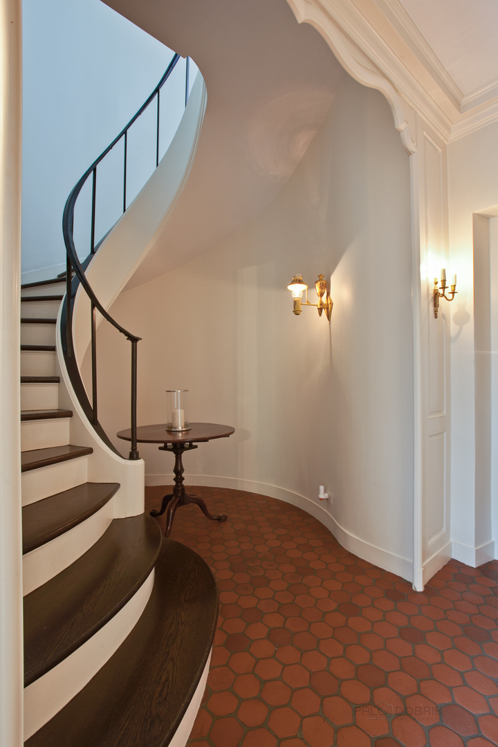 131 Moffett Road