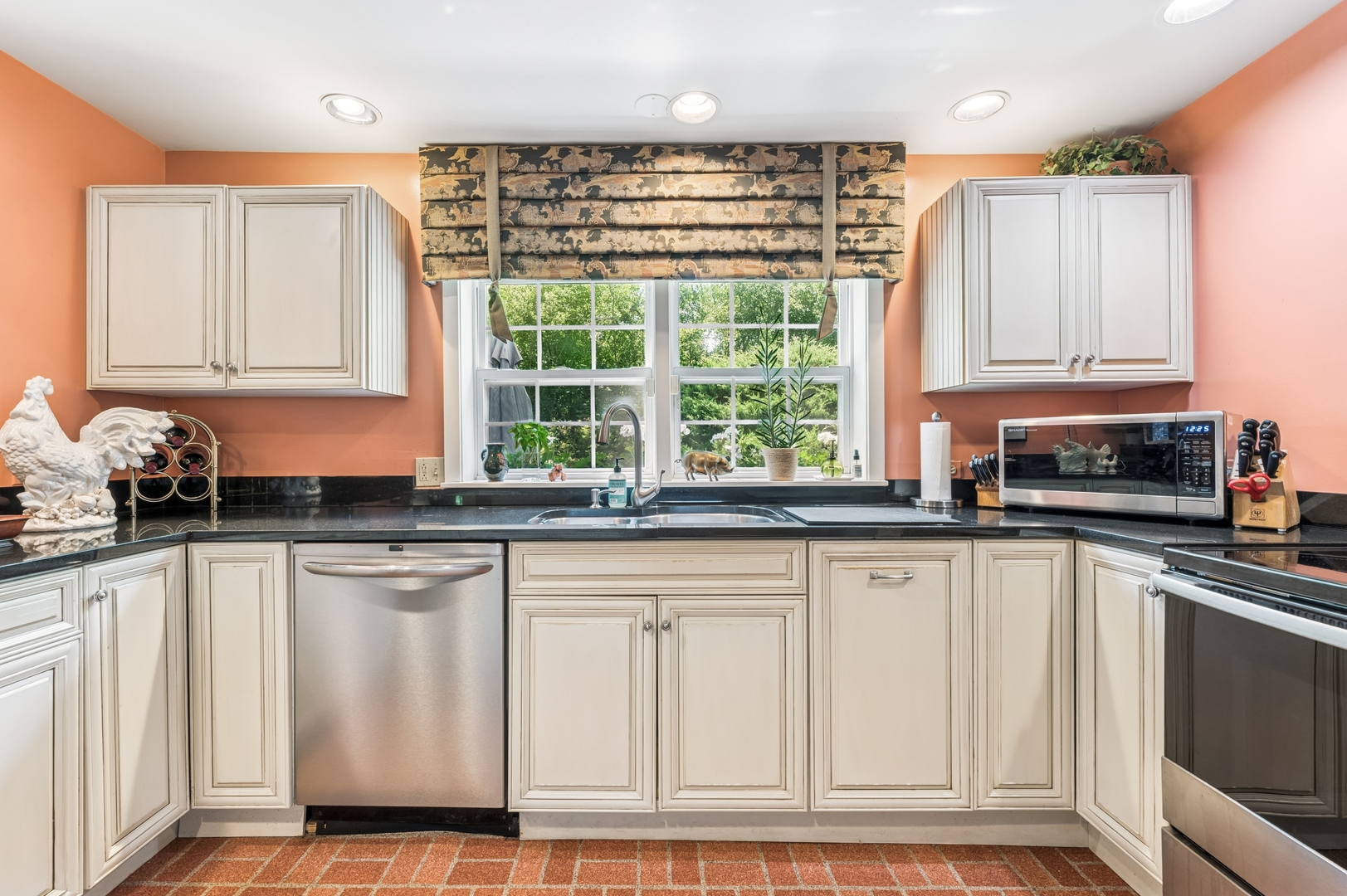 315 W Washington Avenue