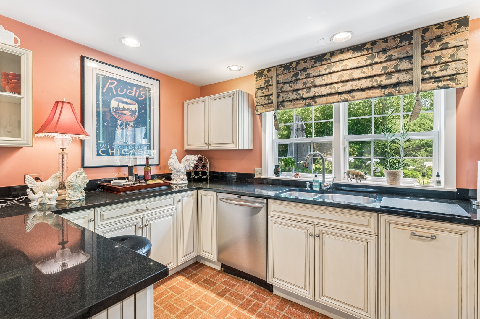 315 W Washington Avenue