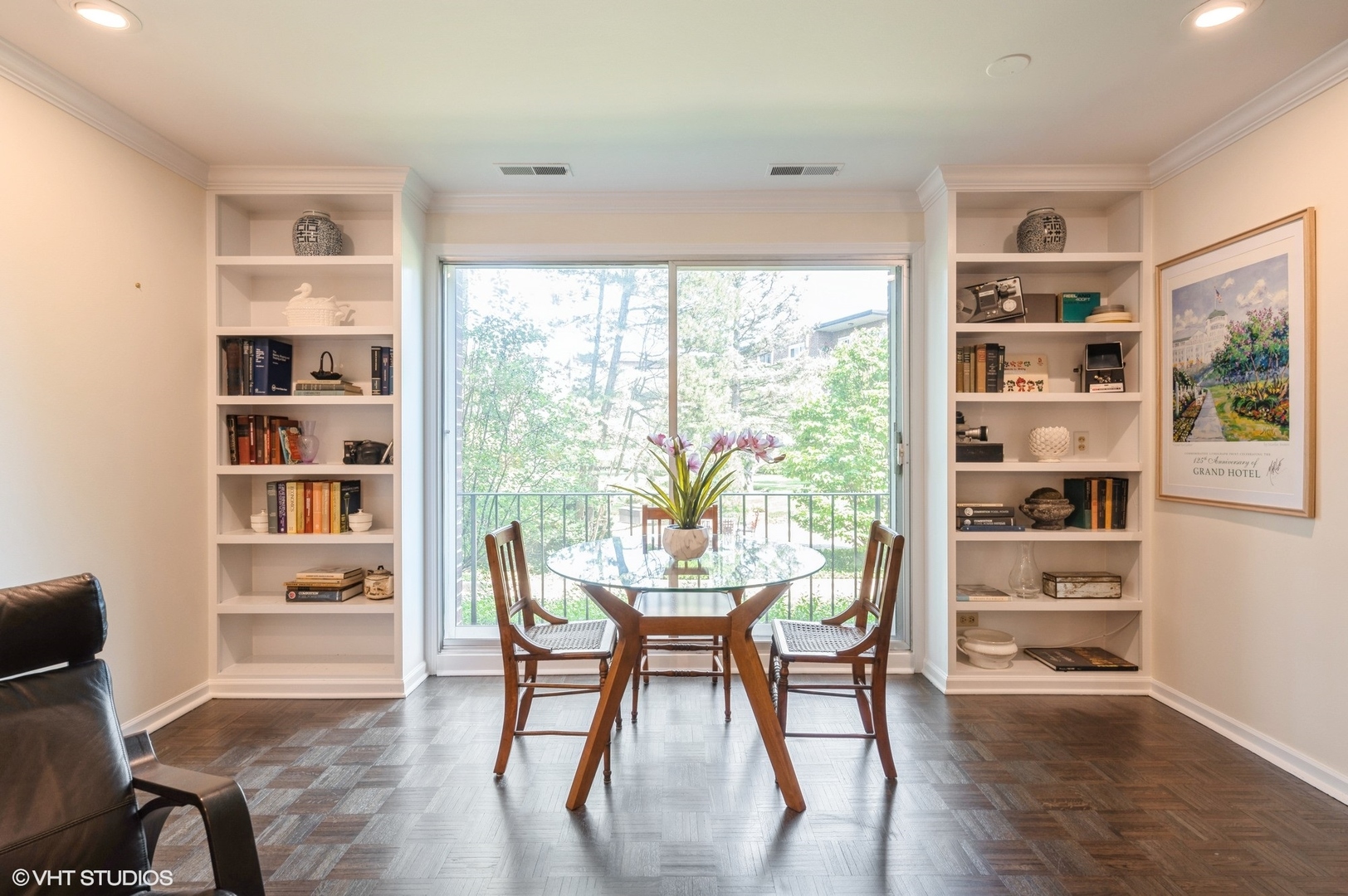 90 E Franklin Place Unit: 106