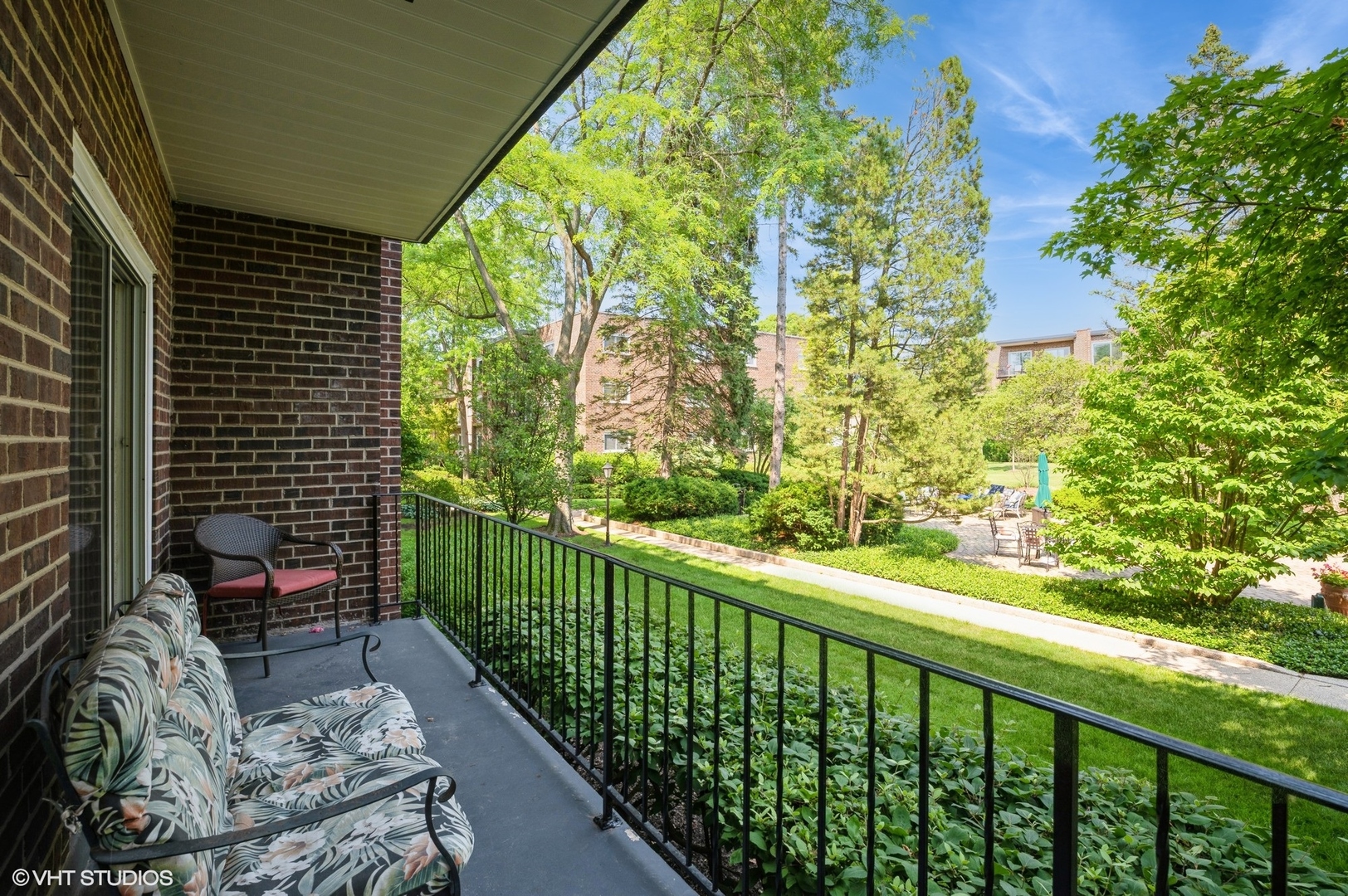 90 E Franklin Place Unit: 106