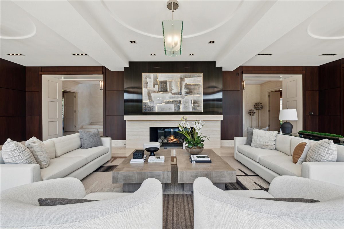 261 E Onwentsia Road