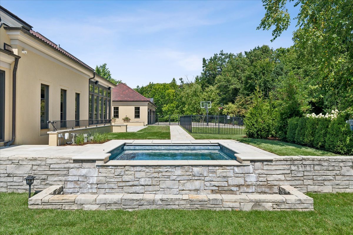 261 E Onwentsia Road