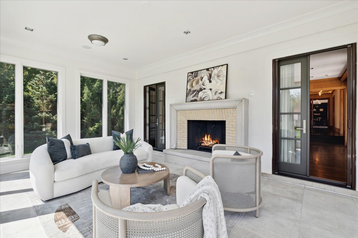 261 E Onwentsia Road