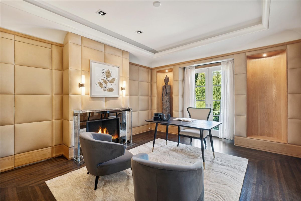 261 E Onwentsia Road