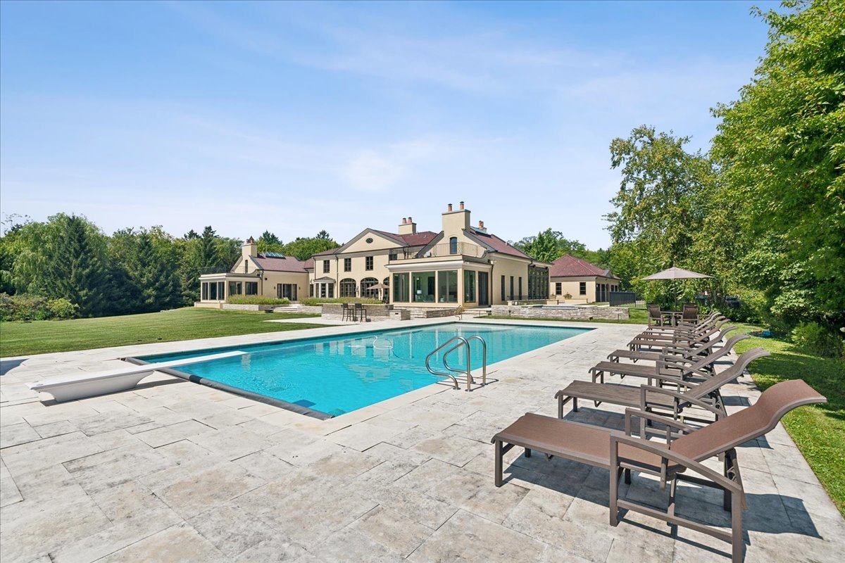 261 E Onwentsia Road