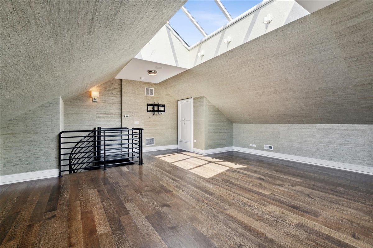 261 E Onwentsia Road