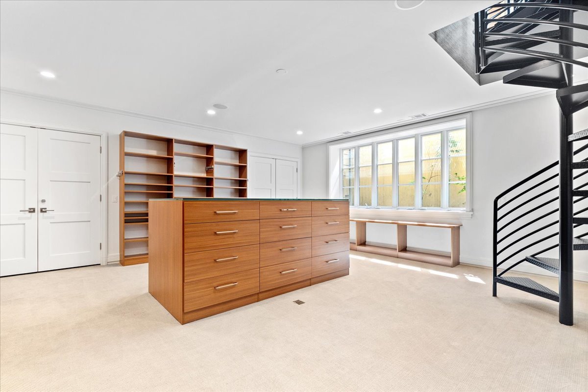 261 E Onwentsia Road